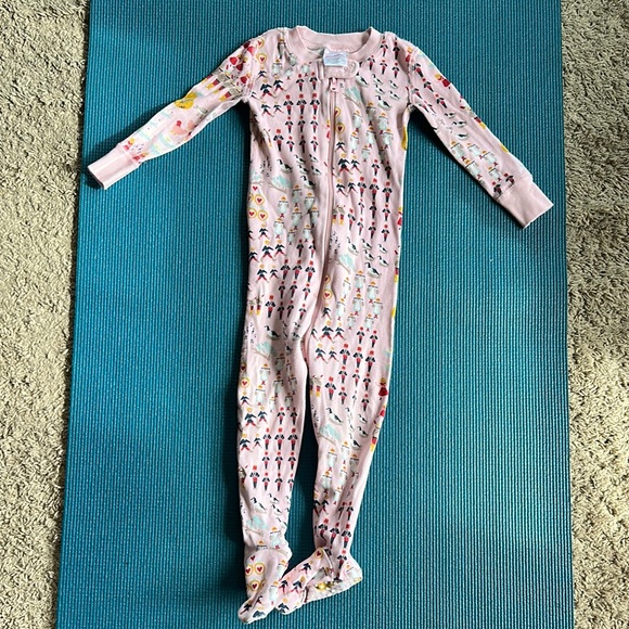 Hanna Andersson Little Sleepers with Feet Twelve Days of Christmas Pink Pajamas - Picture 2 of 8